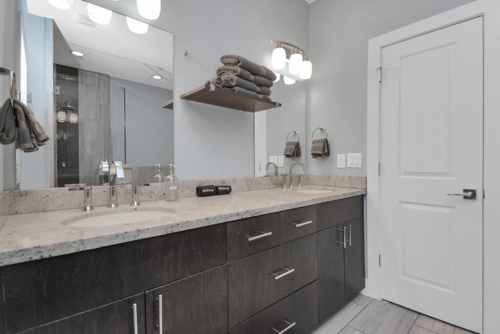 Skyline Views - Sleeps 10 Home Near Downtown Houston Exteriör bild