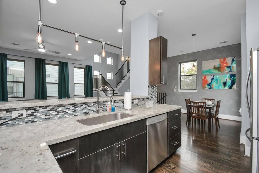 Skyline Views - Sleeps 10 Home Near Downtown Houston Exteriör bild