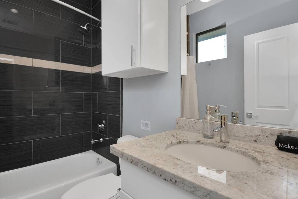 Skyline Views - Sleeps 10 Home Near Downtown Houston Exteriör bild